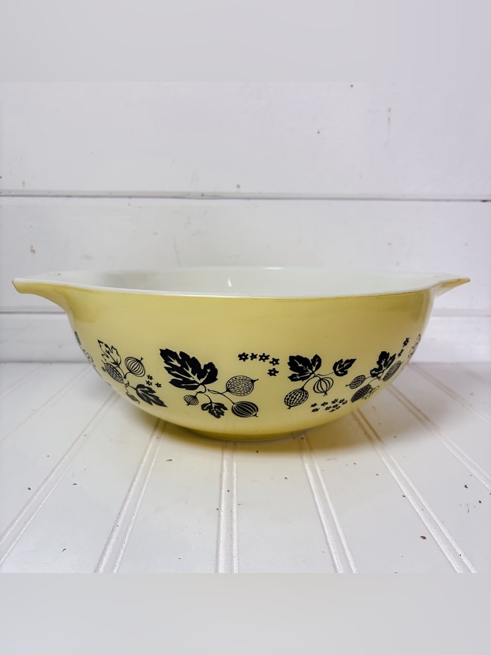 Vintage Pyrex Yellow Gooseberry Bowl with Handles | 444